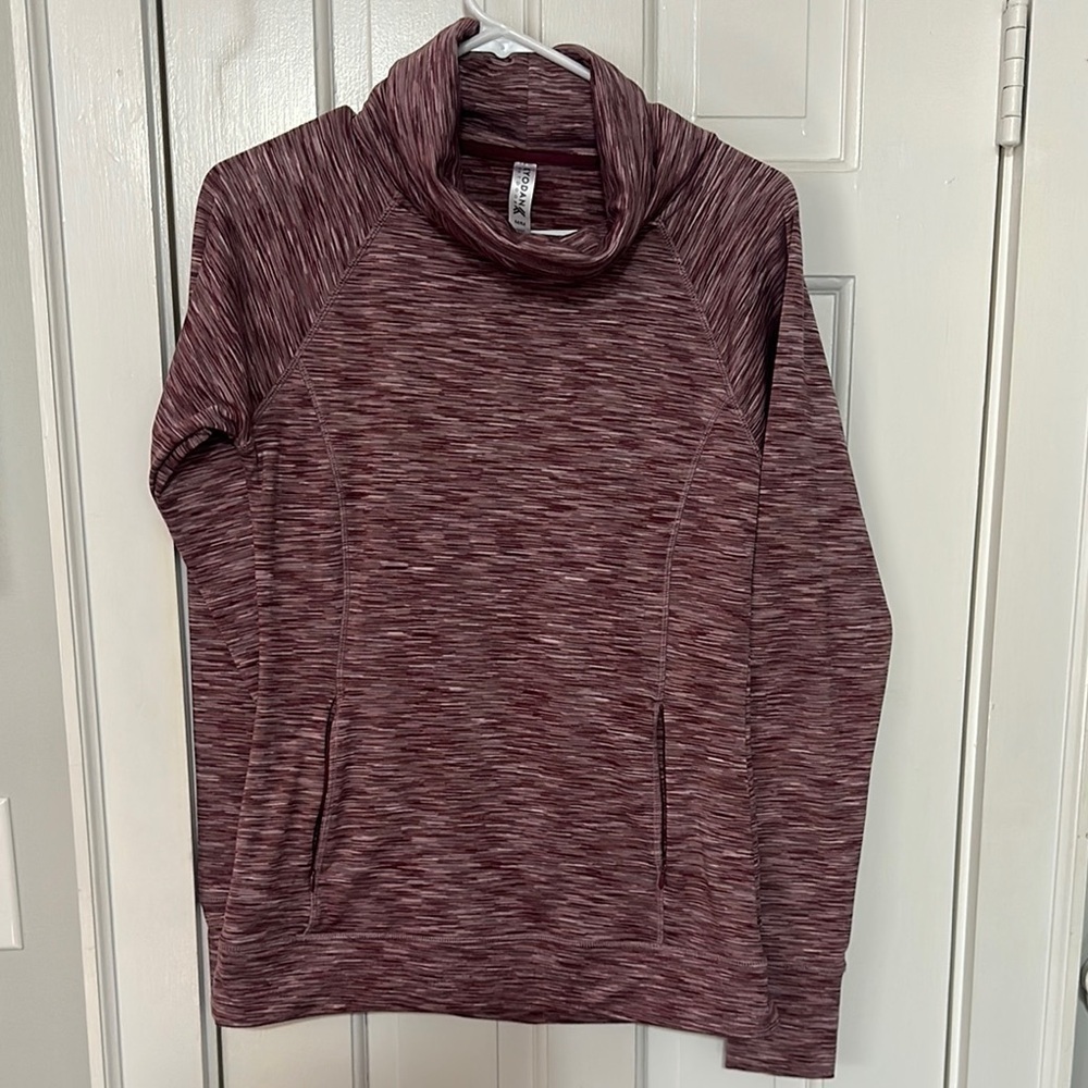 Kyodan maroon athletic long sleeve top size medium